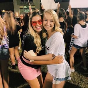 Meet your Posher, Abbie